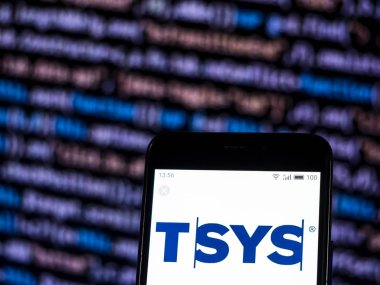 Kiev, Ukrayna - 4 Aralık 2018: Tsys kredi kartı hizmeti şirket logosu akıllı telefon görüntülenen gördüm