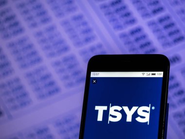 Kiev, Ukrayna - 4 Aralık 2018: Tsys kredi kartı hizmeti şirket logosu akıllı telefon görüntülenen gördüm