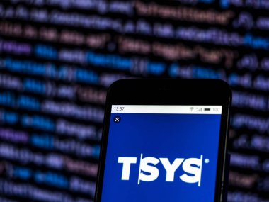 Kiev, Ukrayna - 4 Aralık 2018: Tsys kredi kartı hizmeti şirket logosu akıllı telefon görüntülenen gördüm