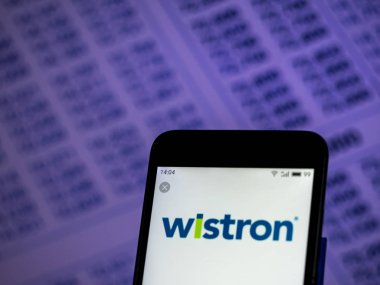 Kiev, Ukrayna - 4 Aralık 2018: Salkım şirket logosu akıllı telefon görüntülenen gördüm