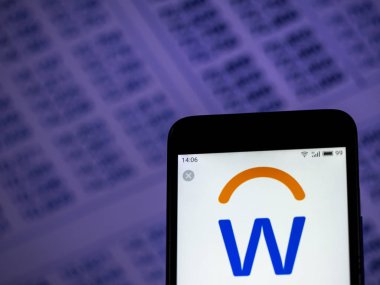 Kiev, Ukrayna - 4 Aralık 2018: İş günü, Inc. yazılımını şirket logosu akıllı telefon görüntülenen gördüm