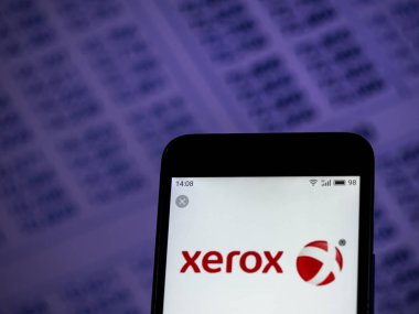 Kiev, Ukrayna - 4 Aralık 2018: Xerox Corporation logo akıllı telefon görüntülenen gördüm