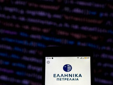 Kiev, Ukrayna - 6 Aralık 2018: Hellen petrol, petrol rafinerileri şirket logosu gördüm akıllı telefon görüntülenen.