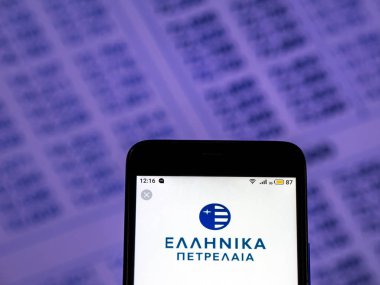 Kiev, Ukrayna - 6 Aralık 2018: Hellen petrol, petrol rafinerileri şirket logosu gördüm akıllı telefon görüntülenen.
