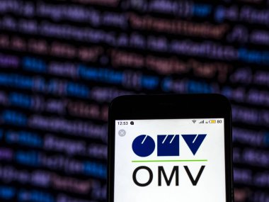 Kiev, Ukrayna - 6 Aralık 2018: Omv şirket logosu akıllı telefon görüntülenen gördüm.