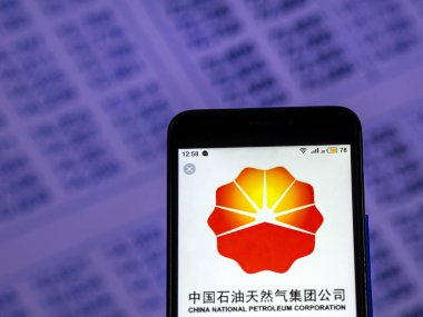 Kiev, Ukrayna - 6 Aralık 2018: Petrochina Limited şirketi logo akıllı telefon görüntülenen gördüm.