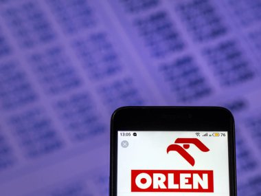 Kiev, Ukrayna - 6 Aralık 2018: Pkn Orlen şirket logosu akıllı telefon görüntülenen gördüm.