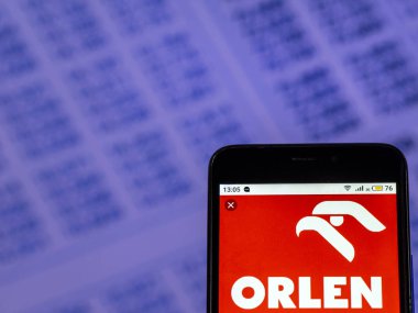 Kiev, Ukrayna - 6 Aralık 2018: Pkn Orlen şirket logosu akıllı telefon görüntülenen gördüm.