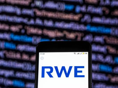 Kiev, Ukrayna - 7 Aralık 2018: Rwe Ag elektrik yarar şirket logosu gördüm akıllı telefon görüntülenen Almanca.