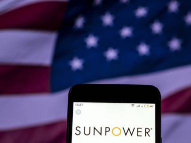 Kiev, Ukrayna - 7 Aralık 2018: Sunpower güneş enerji şirket logosu akıllı telefon görüntülenen gördüm.