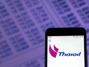 Kiev, Ukrayna - 7 Aralık 2018: Tay petrol petrol rafinerileri şirket logosu akıllı telefon görüntülenen gördüm.