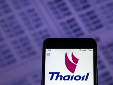 Kiev, Ukrayna - 7 Aralık 2018: Tay petrol petrol rafinerileri şirket logosu akıllı telefon görüntülenen gördüm.