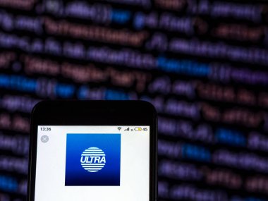 Kiev, Ukrayna - 7 Aralık 2018: Ultrapar şirket logosu akıllı telefon görüntülenen gördüm.