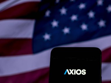 Kiev, Ukrayna - 7 Aralık 2018: Axios Web sitesi logo akıllı telefon görüntülenen gördüm.