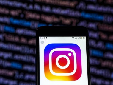 Kiev, Ukrayna - 7 Aralık 2018: Instagram logo akıllı telefon görüntülenen gördüm.
