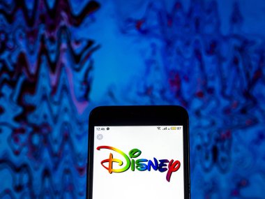 Kiev, Ukrayna - 11 Aralık 2018: Walt Disney Company kitle medya şirket logosu akıllı telefon görüntülenen gördüm.