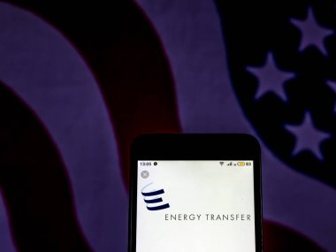 Kiev, Ukrayna - 11 Aralık 2018: Enerji Transfer ortaklar şirket logosu akıllı telefon görüntülenen gördüm.