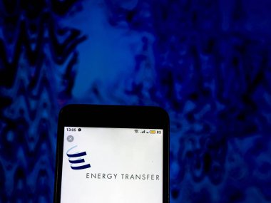 Kiev, Ukrayna - 11 Aralık 2018: Enerji Transfer ortaklar şirket logosu akıllı telefon görüntülenen gördüm.