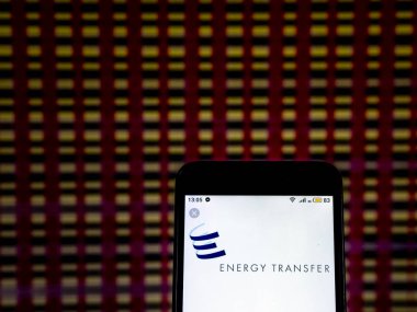 Kiev, Ukrayna - 11 Aralık 2018: Enerji Transfer ortaklar şirket logosu akıllı telefon görüntülenen gördüm.