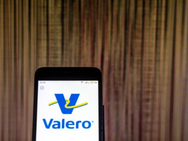 Kiev, Ukrayna - 10 Aralık 2018: Valero enerji şirket logosu akıllı telefon görüntülenen gördüm. 