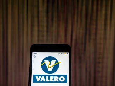 Kiev, Ukrayna - 10 Aralık 2018: Valero enerji şirket logosu akıllı telefon görüntülenen gördüm. 