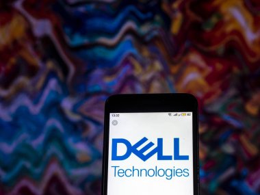 Kiev, Ukrayna - 10 Aralık 2018: Dell teknolojileri bilgi teknoloji şirket logosu akıllı telefon görüntülenen gördüm. 