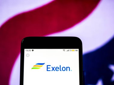 Kiev, Ukrayna - 14 Aralık 2018: Exelon nükleer elektrik enerjisi üretimi şirket logosu akıllı telefon görüntülenen gördüm.