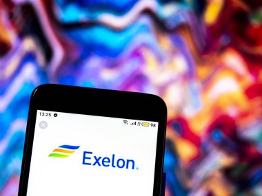 Kiev, Ukrayna - 14 Aralık 2018: Exelon nükleer elektrik enerjisi üretimi şirket logosu akıllı telefon görüntülenen gördüm.