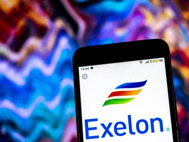 Kiev, Ukrayna - 14 Aralık 2018: Exelon nükleer elektrik enerjisi üretimi şirket logosu akıllı telefon görüntülenen gördüm.