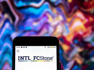 Kiev, Ukrayna - 14 Aralık 2018: Intl Fcstone finansal hizmetler şirket logosu akıllı telefon görüntülenen gördüm.