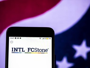 Kiev, Ukrayna - 14 Aralık 2018: Intl Fcstone finansal hizmetler şirket logosu akıllı telefon görüntülenen gördüm.