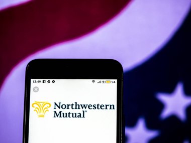 Kiev, Ukrayna - 14 Aralık 2018: Kuzeybatı karşılıklı finansal hizmetler şirket logosu akıllı telefon görüntülenen gördüm.