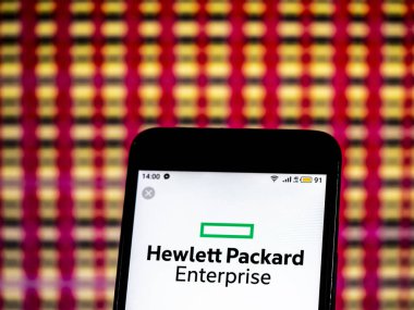 Kiev, Ukrayna - 14 Aralık 2018: Hewlett Packard kurumsal bilgi teknolojisi şirket logosu akıllı telefon görüntülenen gördüm.