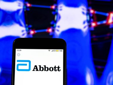 Kiev, Ukrayna - 15 Aralık 2018: Abbott Laboratories ilaç şirket logosu akıllı telefon görüntülenen gördüm.