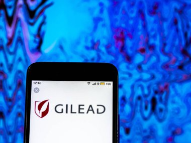 Kiev, Ukrayna - 15 Aralık 2018: Gilead Sciences biyoteknoloji şirket logosu akıllı telefon görüntülenen gördüm.