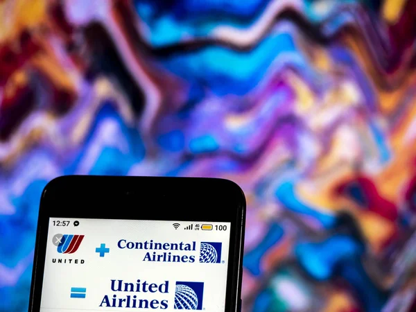 Kiev Ucrania Diciembre 2018 Logotipo United Airlines Muestra Teléfono Inteligente — Foto de Stock