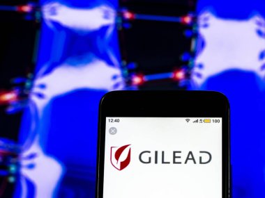 Kiev, Ukrayna - 15 Aralık 2018: Gilead Sciences biyoteknoloji şirket logosu akıllı telefon görüntülenen gördüm.