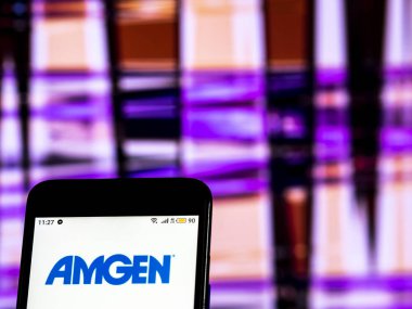 Kiev, Ukrayna - 16 Aralık 2018: Amgen biyoteknoloji şirket logosu akıllı telefon görüntülenen gördüm.