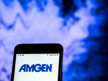 Kiev, Ukrayna - 16 Aralık 2018: Amgen biyoteknoloji şirket logosu akıllı telefon görüntülenen gördüm.