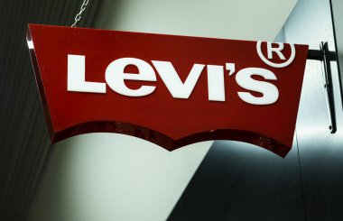 Kiev, Ukrayna - 16 Aralık 2018: Lewis işareti Pramida alışveriş merkezi
