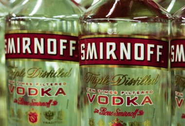 Kiev, Ukrayna - 16 Aralık 2018: Smirnof votka mağaza