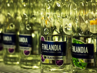 Kiev, Ukrayna - 16 Aralık 2018: Finlandia blackberry votka mağaza