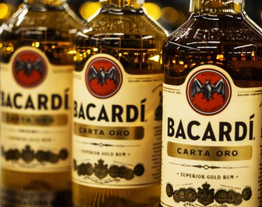 Kiev, Ukrayna - 16 Aralık 2018: Bacardi Carta Oro mağaza