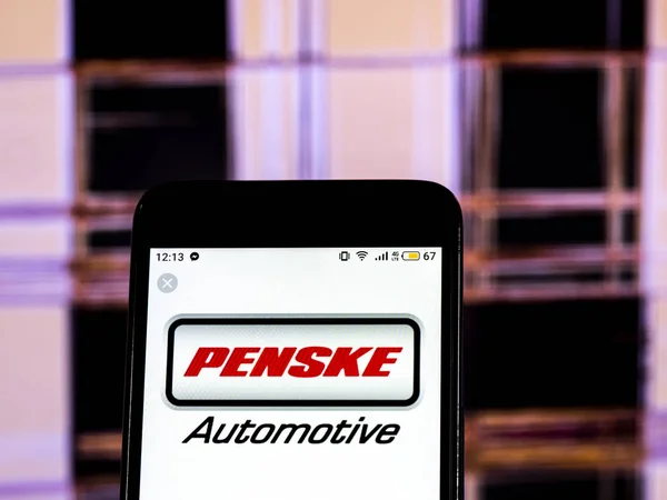 Kiev Ukraine Dec 2018 Logotipo Penske Truck Leasing Company Exibido — Fotografia de Stock