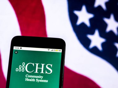 Kiev, Ukrayna - 18 Aralık 2018: Chs A.ş. çiftlik malzemeleri şirket logosu akıllı telefon görüntülenen gördüm