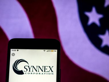 Kiev, Ukrayna - 18 Aralık 2018: Synnex tedarik zinciri şirket logosu akıllı telefon görüntülenen gördüm