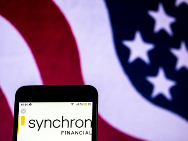 Kiev, Ukrayna - 18 Aralık 2018: Senkronizasyonu banka logo akıllı telefon görüntülenen gördüm