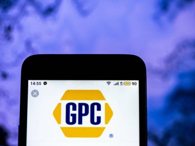 Kiev, Ukrayna - 18 Aralık 2018: Orijinal parçaları şirket logosu akıllı telefon görüntülenen gördüm