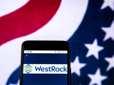 Kiev, Ukrayna - 19 Aralık 2018: Westrock şirket logosu akıllı telefon görüntülenen gördüm