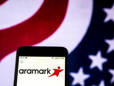 Kiev, Ukrayna - 19 Aralık 2018: Aramark şirket logosu akıllı telefon görüntülenen gördüm